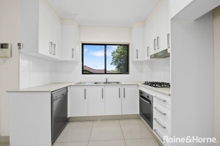 Perfectly Positioned Two Bedroom Apartment - Photo 4