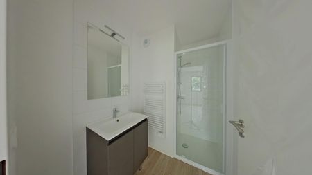 Location Appartement 4 pièces 82m² POITIERS 86000 - Photo 5