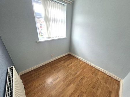 4 bedroom semi-detached house to rent - Photo 4