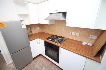 2 bedroom Detached house to rent in Hyde Terrace, South Gosforth, Newcastle upon Tyne NE3 - Photo 3