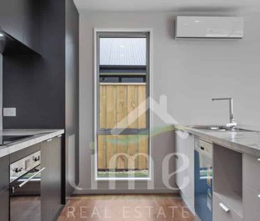 Inviting, impressive and ideal location! - Photo 1