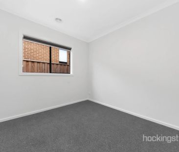 BRAND NEW COSY FAMILY HOME IN HEART OF ROCKBANK - Photo 4