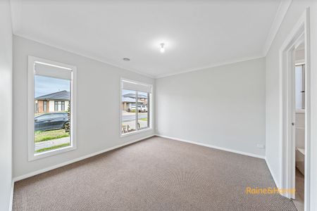 39 Dalhalla Circuit, Clyde North, VIC 3978 - Photo 2