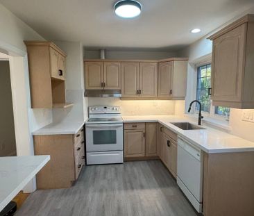 For Lease - 66 Paperbirch Drive Unit# B, Toronto, Ontario - Photo 3