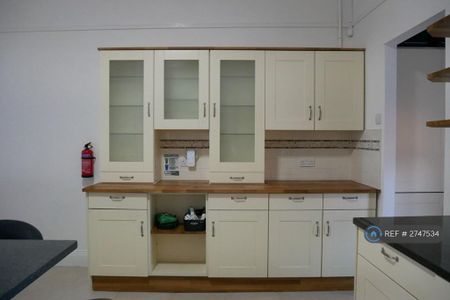 1 bedroom in a house share to rent - Photo 5