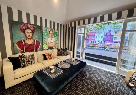 A Masterpiece of Elegance & Comfort in Oriental Bay - Photo 3