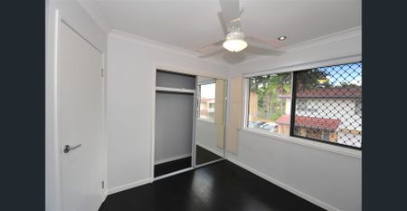 2-Bedroom townhouse, fully AC and renovated - Photo 5