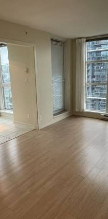 Beautiful Renovated 2 BR+Den+Solarium+2 BA @Bravia Central Downtown! - Photo 1