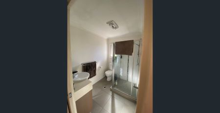 Perfect Location! Modern 2-Bedroom Duplex unit in Loganlea (Break Lease) - Photo 5