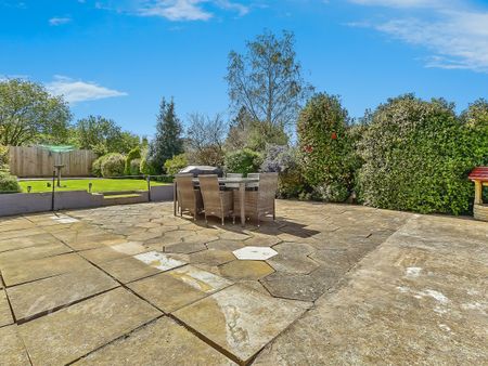 6 bedroom detached house to rent - Photo 3