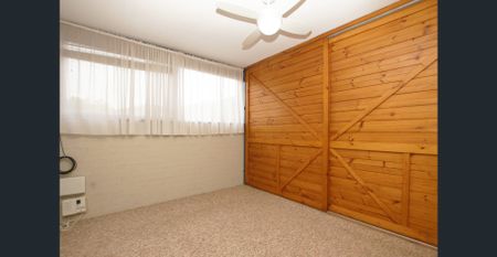 NEAT AND TIDY VILLA IN QUIET COMPLEX - Photo 3