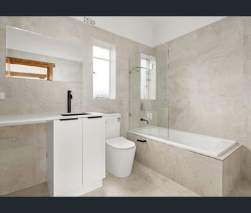 LOCATION, CONVENIENCE & SUNSHINE - Photo 5