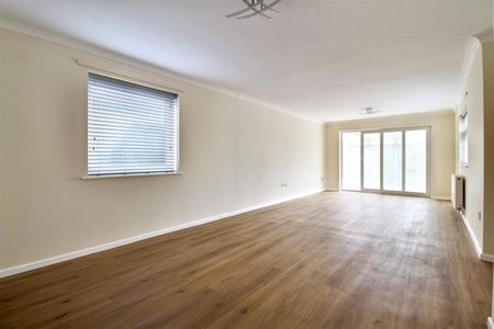 2 Bedroom Bungalow to let - Photo 2