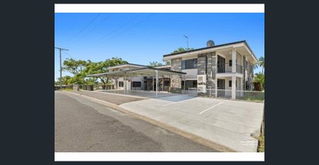 STUNNING UNIT CLOSE TO HOSPITAL - Photo 3