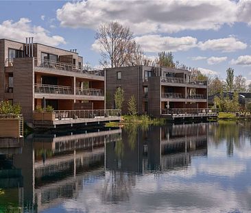 Luxury Lakeside apartments, fully serviced by The Lakes by YOO concierge and security teams. - Photo 4