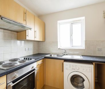2 Bed Flat - Photo 3
