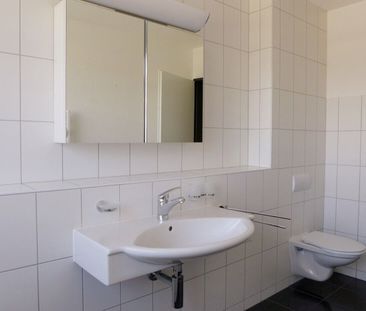 Spacious and modern apartment - Photo 5