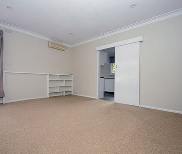 Stylish 3-Bedroom Unit in the Heart of Glen Waverley - Photo 6