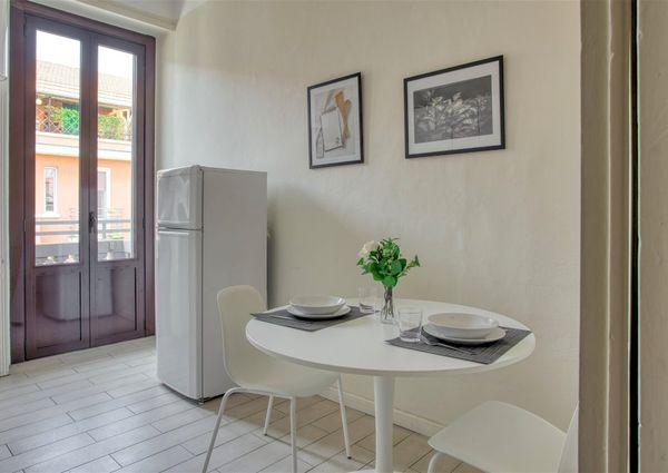 Wonderful single room with private balcony in Milan, few steps away from a Bocconi, IULM and NABA