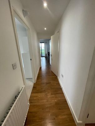 2 Bed Flat, Kingfisher Heights, E16 - Photo 1