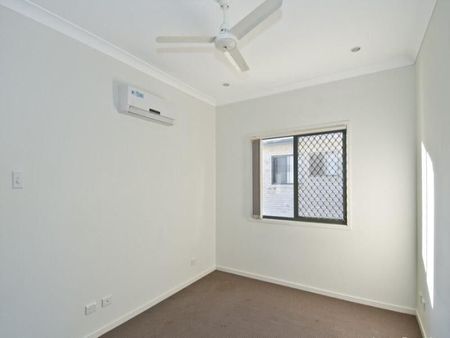 Family Home in quiet small complex - Photo 3