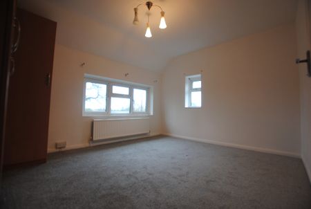 Robin Hood Lane, Chatham, London - Photo 3