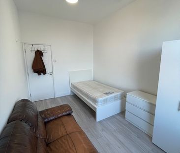 Room in a Shared Flat, Finchley Road, NW2 - Photo 3