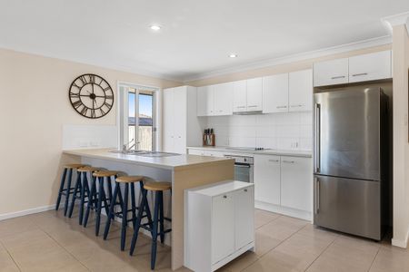 Stunning Glenvale Home. - Photo 3