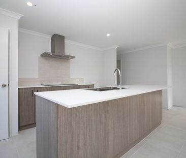 BRAND NEW 5 BEDROOM FAMILY HOME - Photo 4