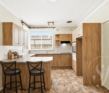 Comfortable Family Living with Space for Kids to Play - Photo 6