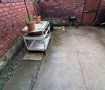 3 Bed Terraced House, Eddisbury Road, CH44 - Photo 2