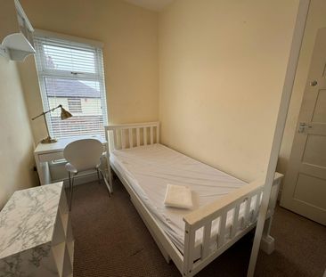 Terraced House to rent on - Photo 1