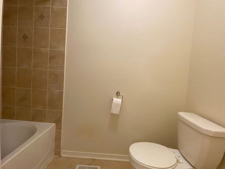 For Lease - 514 Sixteen Mile Drive, Oakville, Ontario - Photo 2