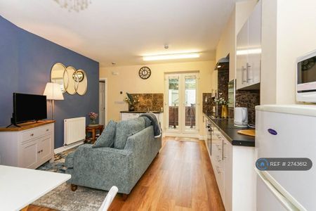 1 bedroom flat to rent - Photo 2