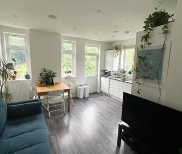 Room in a Shared House, Bisterne Avenue, E17 - Photo 1