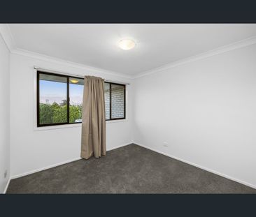 16 Bellbird Avenue, Burleigh Waters, Qld 4220 - Photo 2