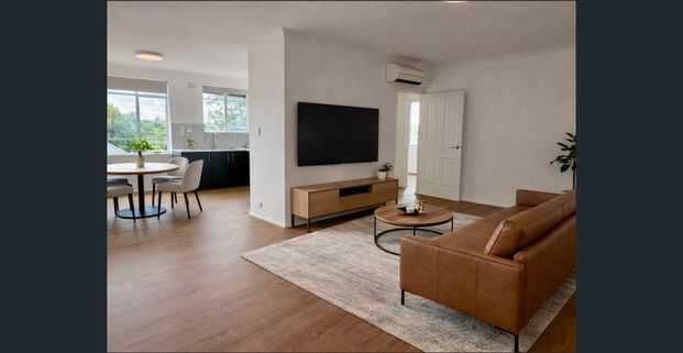 Fully Renovated Apartment with Light-Filled Interiors - Photo 1