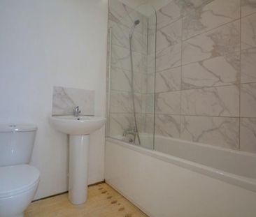 3 bedroom flat to rent - Photo 6