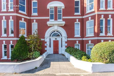 2 bedroom flat to rent - Photo 2