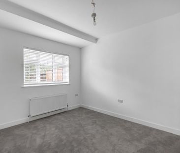 2 bedroom semi-detached house to rent - Photo 4
