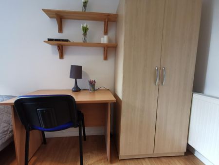 1 bedroom in a house share to rent - Photo 5