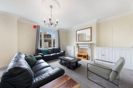 3 bedroom flat to rent - Photo 4