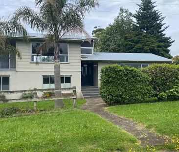 Spacious And Rural, Close To Town - BYO Horses! - Photo 1