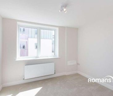 Victoria Road, Farnborough, Hampshire, GU14 - Photo 4