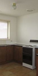 1 bedroom unit in quiet complex - Photo 4