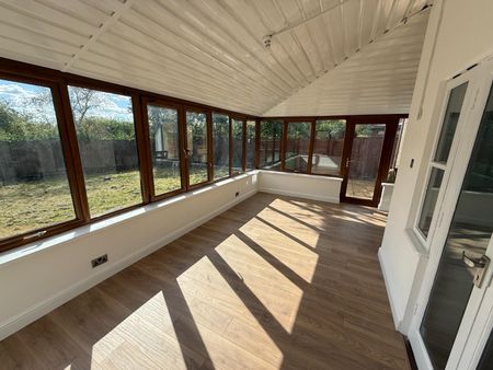 4 Bed House - Detached - Photo 3