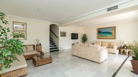 Casa adosada de alquiler en San Joaquin-ur Rocio Nagu, 1, La Carolina - Guadalpín - Photo 3