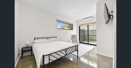Brand new fully furnished rooms with private courtyards – All bills included! - Photo 3