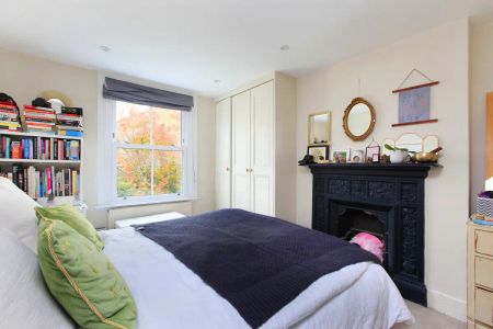 3 bedroom flat in Clapham South - Photo 4