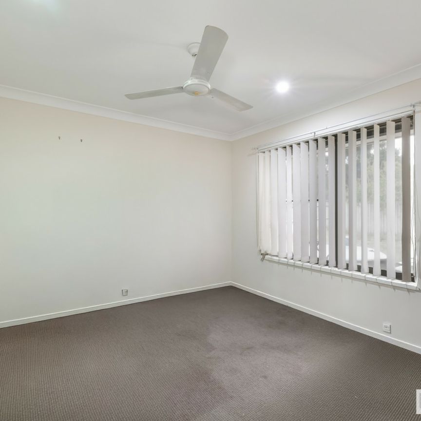 Spacious 4-Bedroom Family Home in Moore Park Beach - Photo 1